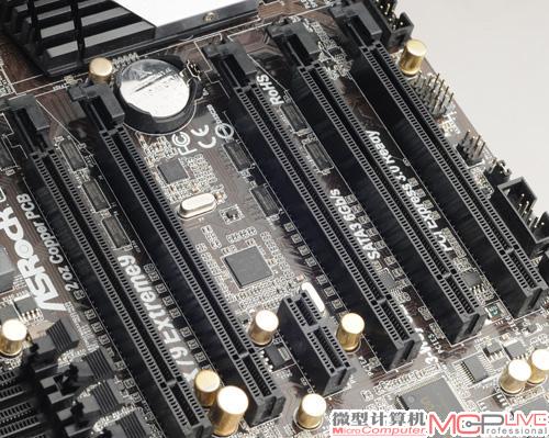 多达5根PCI-E 3.0 x16插槽，支持3-Way CrossFireX或SLI系统的组建，让平台拥有极致的3D性能表现。