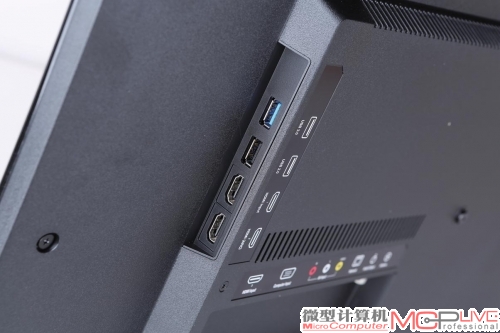 机身侧面安排了两个HDMI接口和两个USB接口，USB 2.0和USB 3.0各一个。这两类接口是大多数消费者在智能电视机上常用的，设计在侧面方便插拔，细节考虑周到。